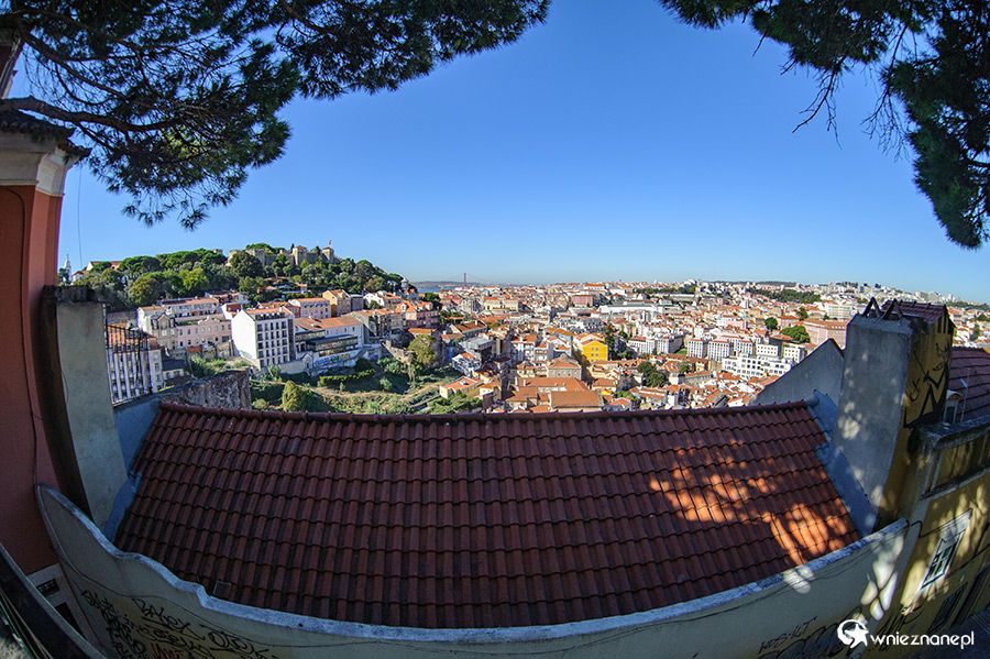 Lizbona. Zamek św. Jerzego. Widok na miasto. - foto: wnieznane.pl