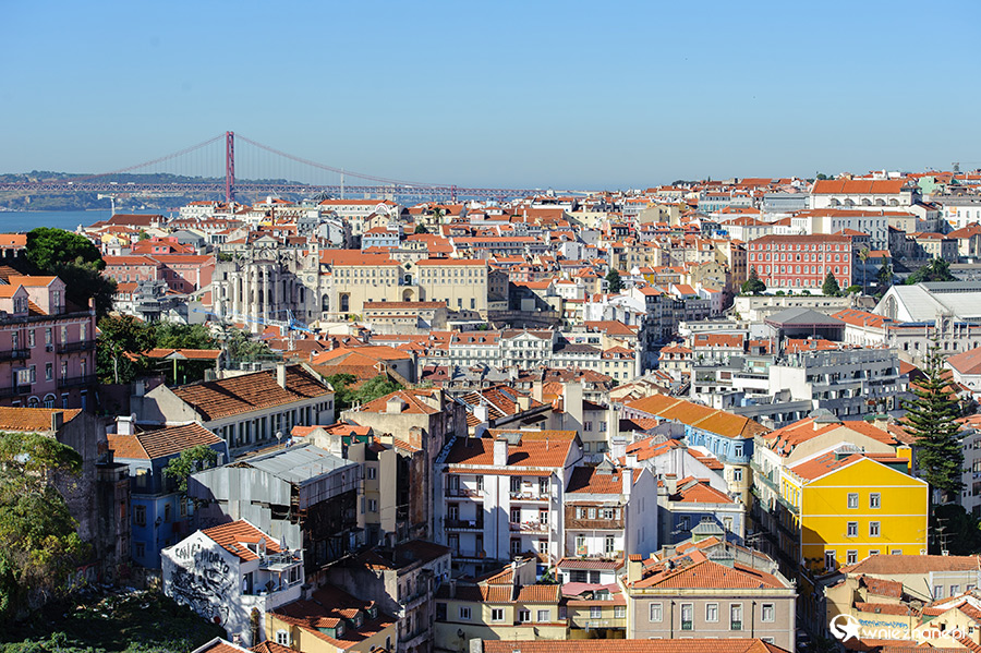 Lizbona. Zamek św. Jerzego. Widok na miasto. - foto: wnieznane.pl Lizbona. Zamek św. Jerzego. Widok na miasto. - foto: wnieznane.pl