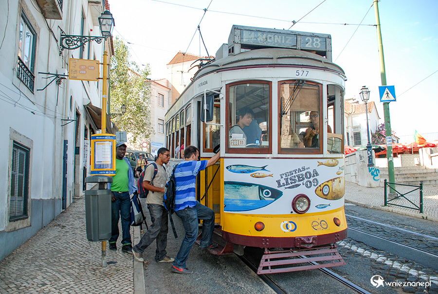 Lizbona. Tramwaj nr 28. - foto: wnieznane.pl