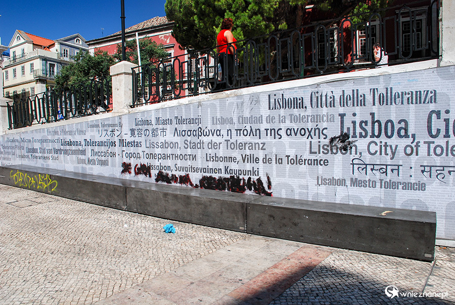 Lizbona. Largo São Domingos (nieopodal Rossio). - foto: wnieznane.pl