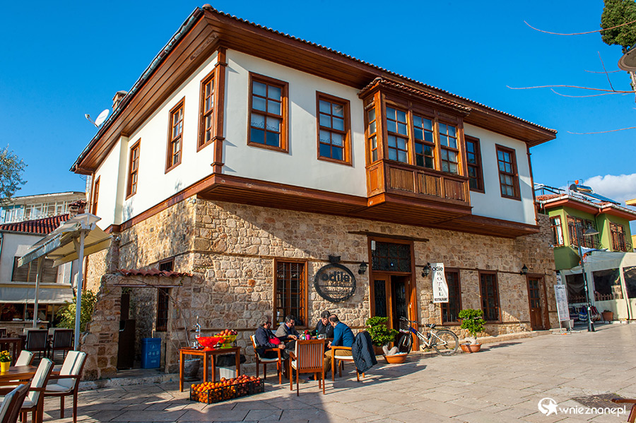 Antalya. W centrum miasta. - foto: wnieznane.pl Antalya. W centrum miasta. - foto: wnieznane.pl