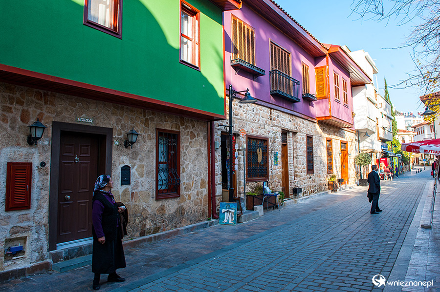 Antalya. W centrum miasta. - foto: wnieznane.pl Antalya. W centrum miasta. - foto: wnieznane.pl