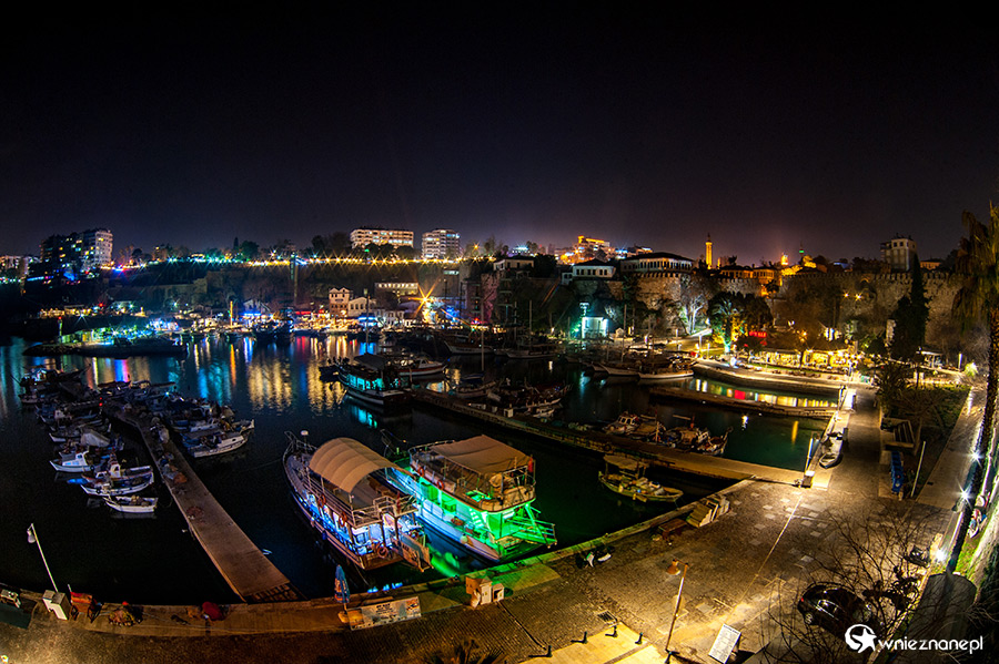 Antalya. W centrum miasta. - foto: wnieznane.pl Antalya. W centrum miasta. - foto: wnieznane.pl