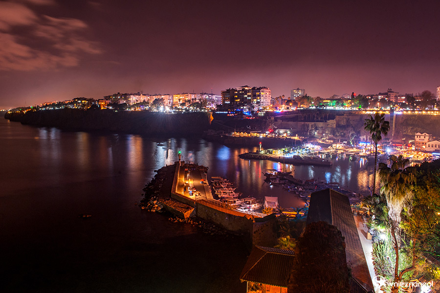 Antalya. W centrum miasta. - foto: wnieznane.pl Antalya. W centrum miasta. - foto: wnieznane.pl