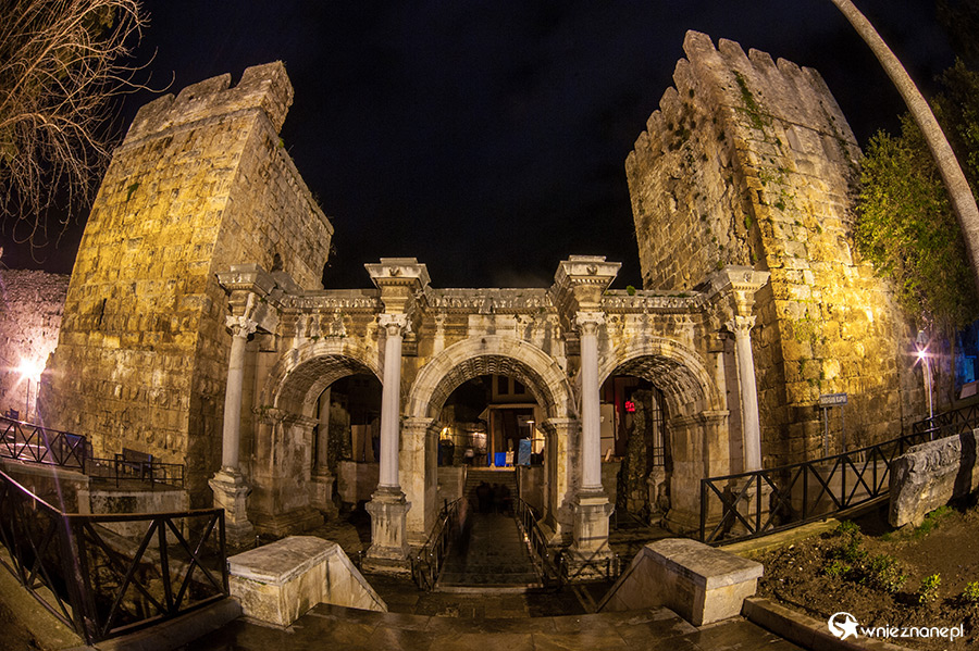 Antalya. W centrum miasta. - foto: wnieznane.pl