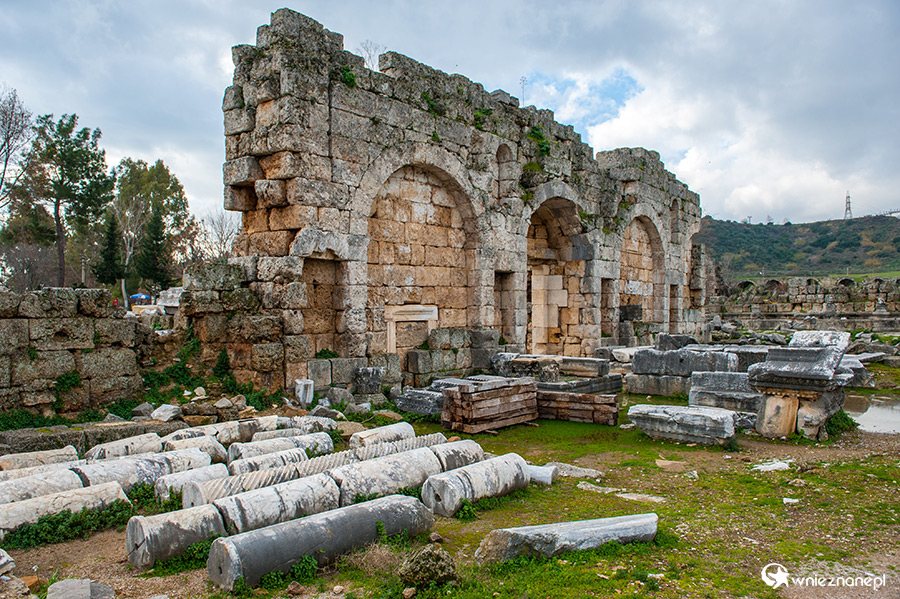 Ruiny starożytnego miasta Perge. - foto: wnieznane.pl
