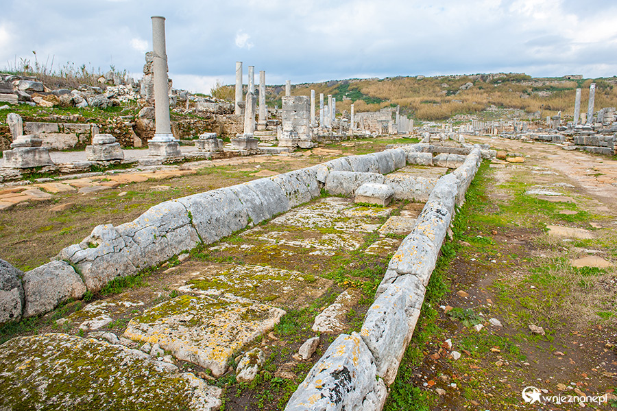 Ruiny starożytnego miasta Perge. - foto: wnieznane.pl