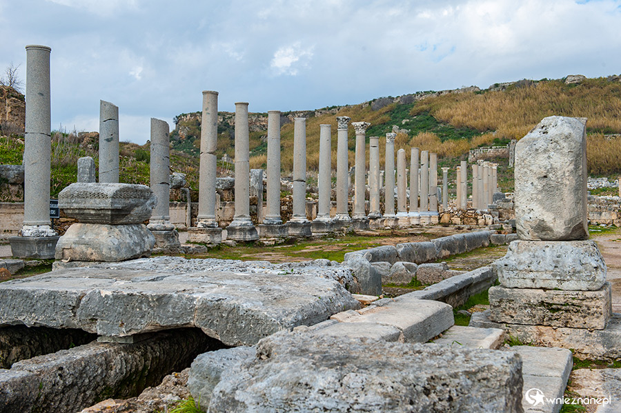 Ruiny starożytnego miasta Perge. - foto: wnieznane.pl
