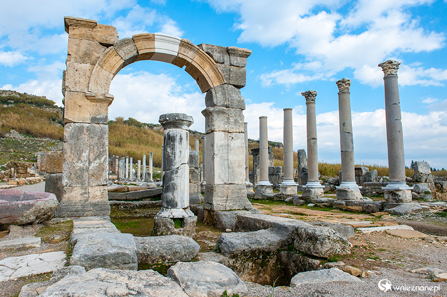 Ruiny starożytnego miasta Perge. - foto: wnieznane.pl Ruiny starożytnego miasta Perge. - foto: wnieznane.pl