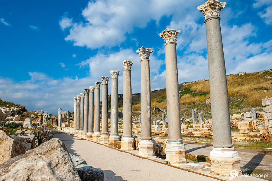 Ruiny starożytnego miasta Perge. - foto: wnieznane.pl