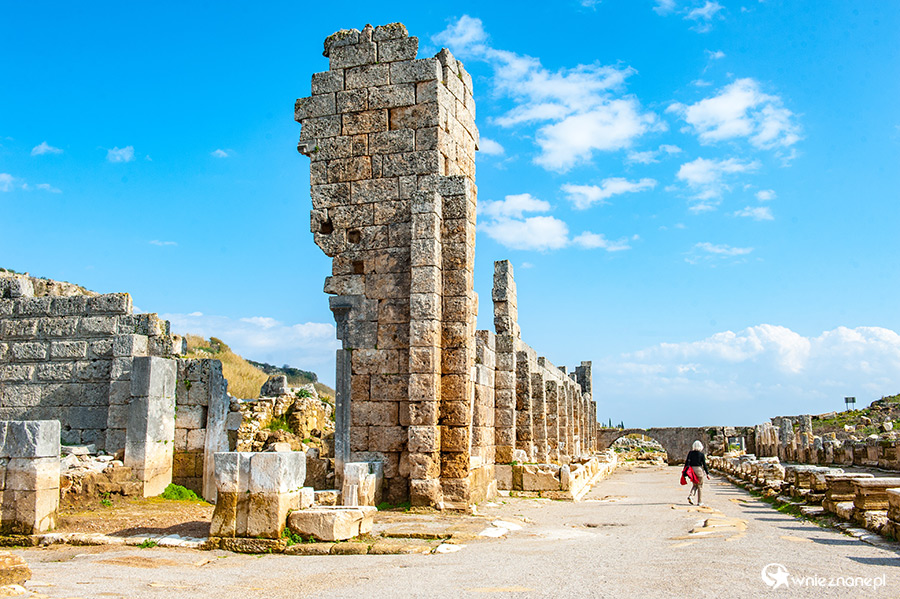 Ruiny starożytnego miasta Perge. - foto: wnieznane.pl