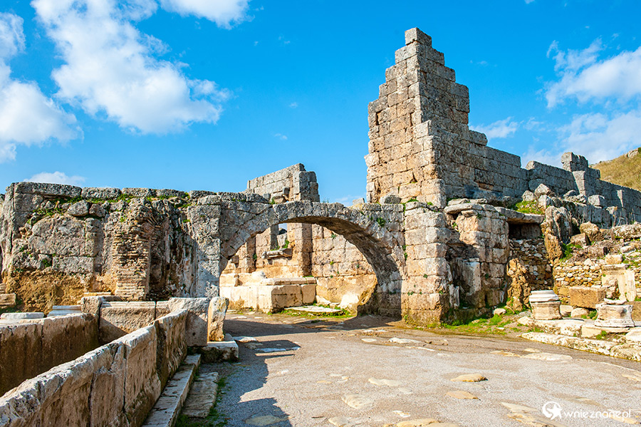 Ruiny starożytnego miasta Perge. - foto: wnieznane.pl