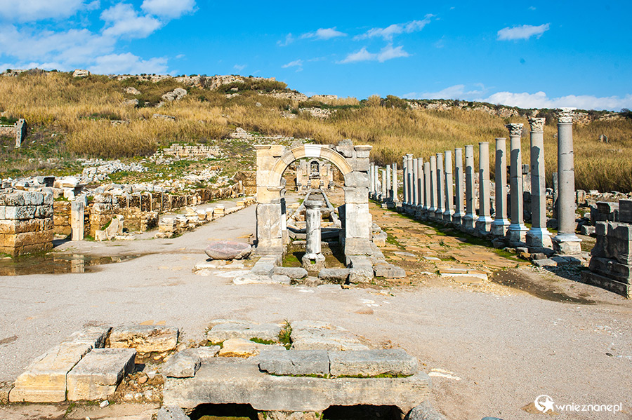 Ruiny starożytnego miasta Perge. - foto: wnieznane.pl