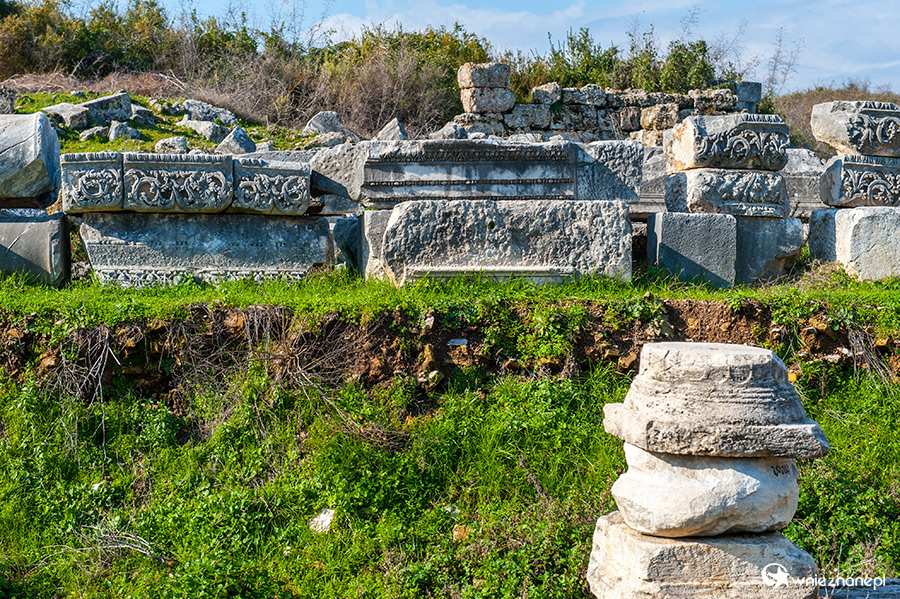 Ruiny starożytnego miasta Perge. - foto: wnieznane.pl