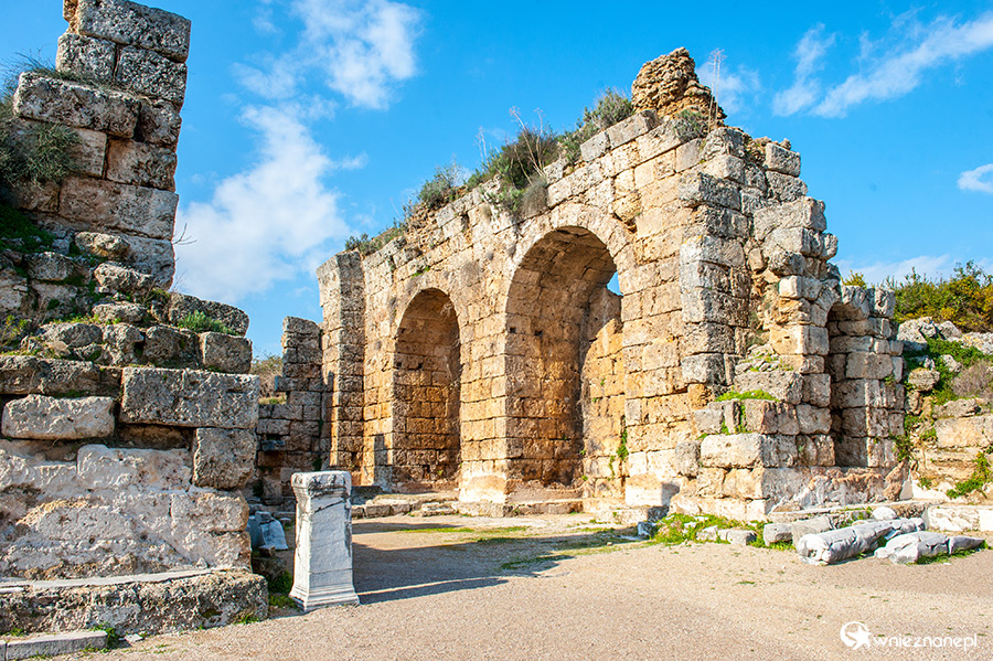 Ruiny starożytnego miasta Perge. - foto: wnieznane.pl Ruiny starożytnego miasta Perge. - foto: wnieznane.pl