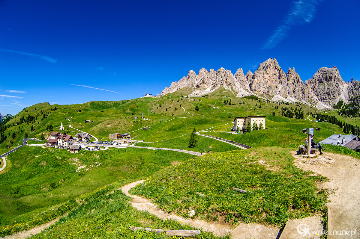 Dolomity, Passo Gardena (Przełęcz Gardena). - foto: wnieznane.pl