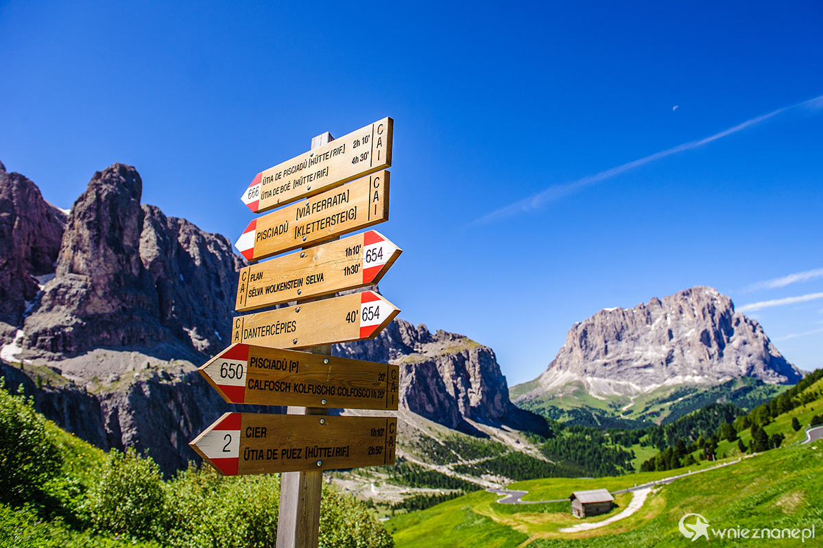Dolomity, Passo Gardena (Przełęcz Gardena). - foto: wnieznane.pl