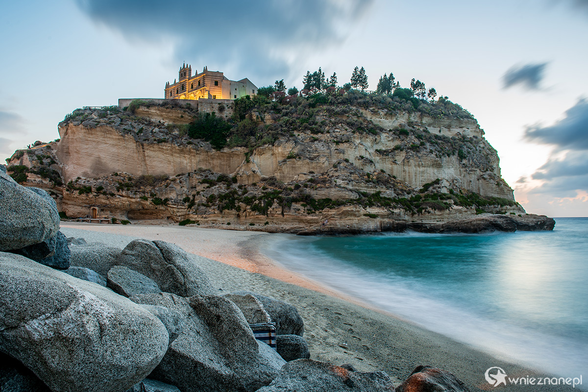 Kalabria. Tropea wieczorową porą. - foto: wnieznane.pl Kalabria. Tropea wieczorową porą. - foto: wnieznane.pl