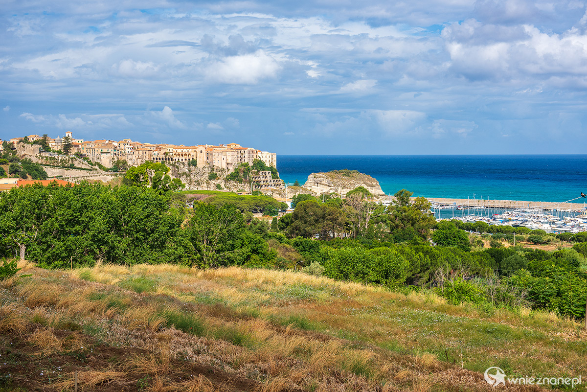 Kalabria. Tropea widziana od strony portu. - foto: wnieznane.pl Kalabria. Tropea widziana od strony portu. - foto: wnieznane.pl