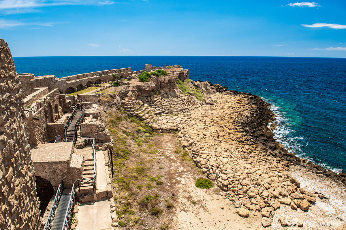 Kalabria. Zamek aragoński w miejscowości Le Castella. - foto: wnieznane.pl Kalabria. Zamek aragoński w miejscowości Le Castella. - foto: wnieznane.pl