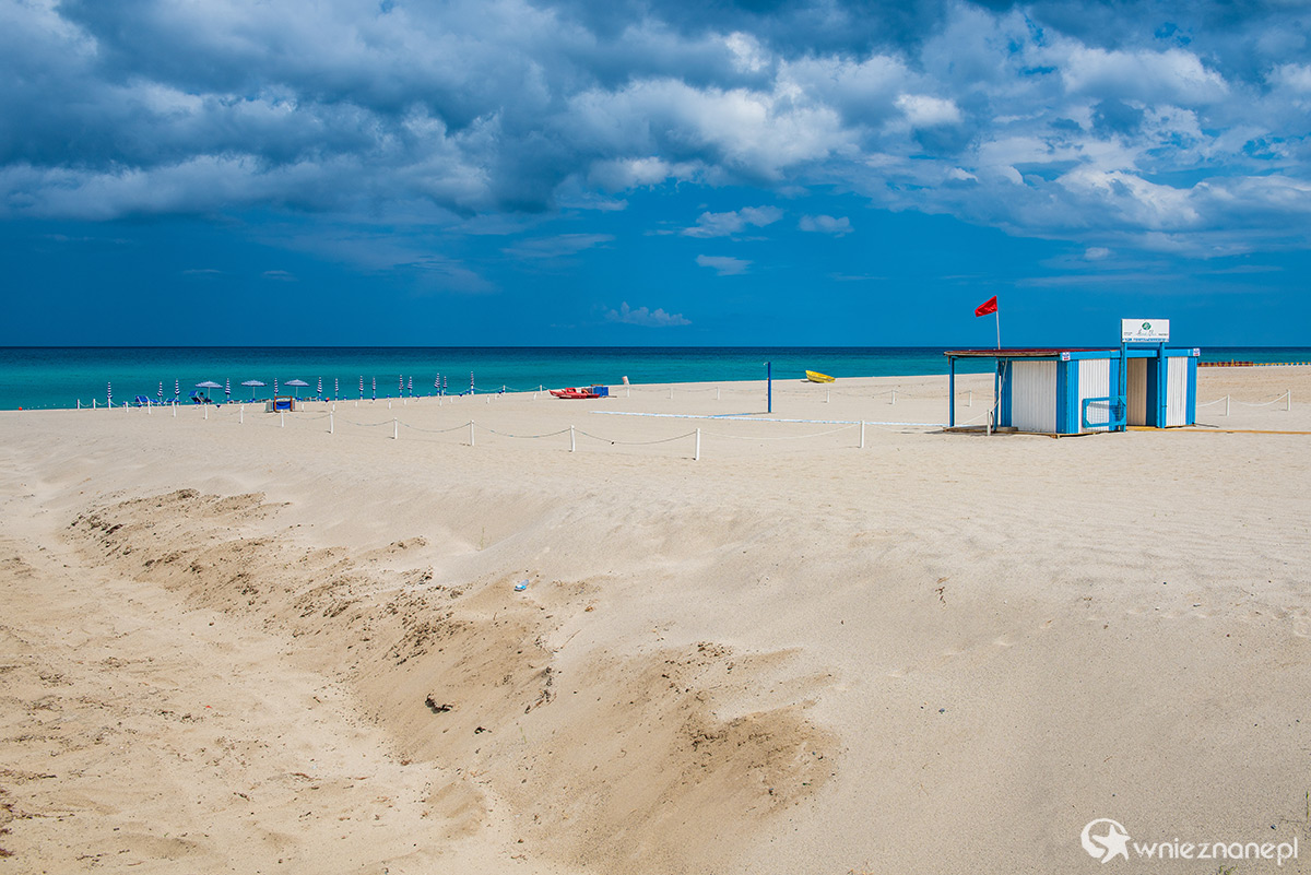 Kalabria. Turkusowa woda i biały gruby piasek w Soverato. - foto: wnieznane.pl Kalabria. Turkusowa woda i biały gruby piasek w Soverato. - foto: wnieznane.pl