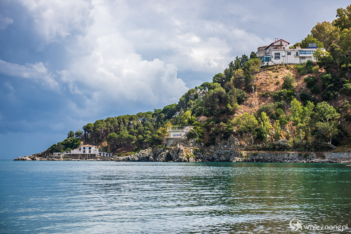 Kalabria. Otoczona górami plaża Copanello ze szmaragdową wodą. - foto: wnieznane.pl Kalabria. Otoczona górami plaża Copanello ze szmaragdową wodą. - foto: wnieznane.pl