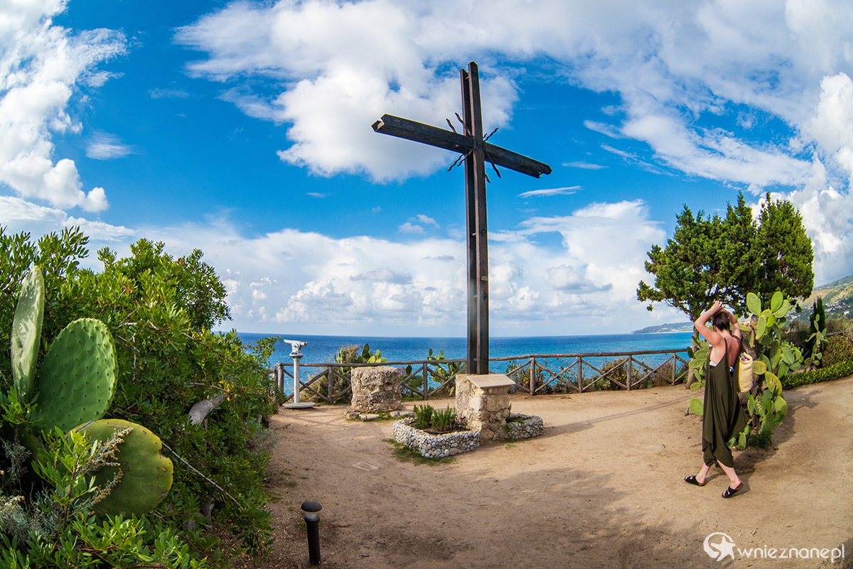 Kalabria. Santuario di Santa Maria dell'Isola w Tropei. - foto: wnieznane.pl