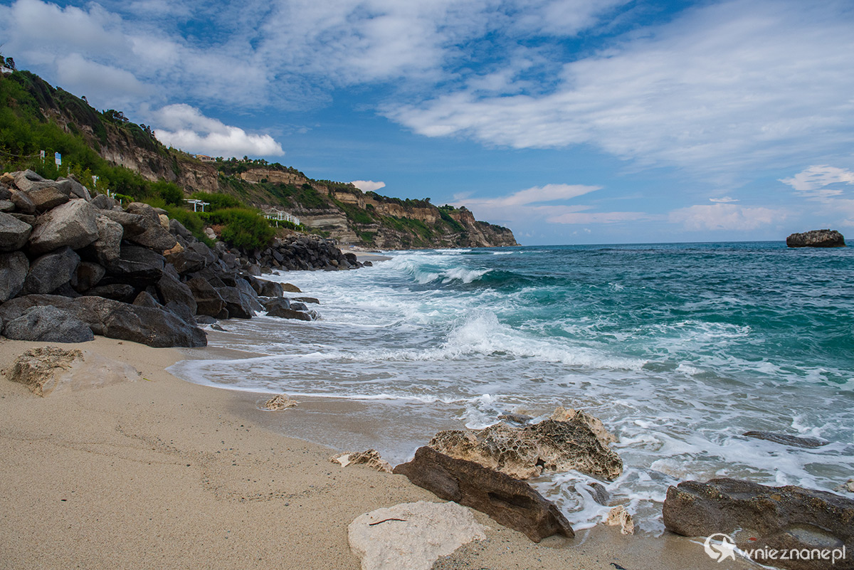Kalabria. Wspaniałe górzyste wybrzeże Capo Vaticano. - foto: wnieznane.pl