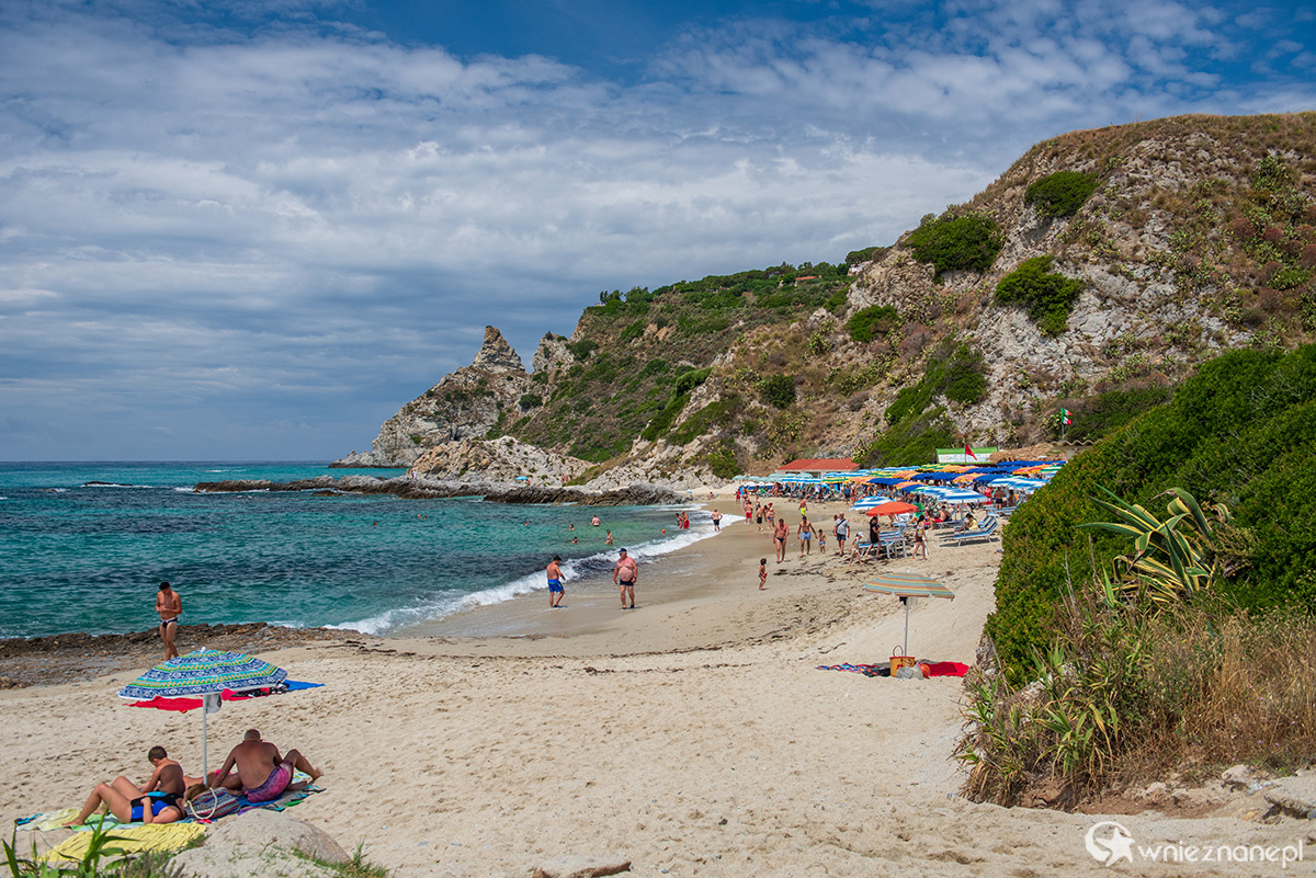 Kalabria. Wspaniałe górzyste wybrzeże Capo Vaticano. - foto: wnieznane.pl
