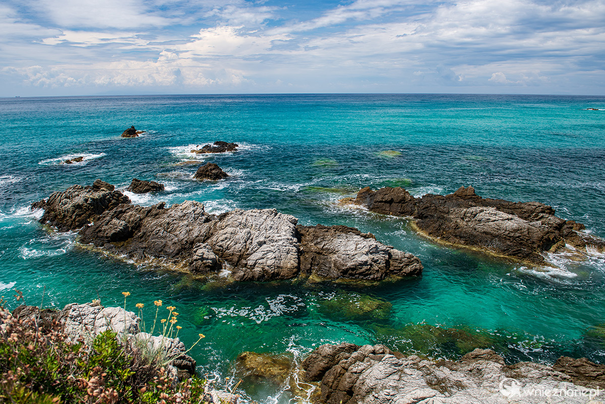 Kalabria. Wspaniałe górzyste wybrzeże Capo Vaticano. - foto: wnieznane.pl