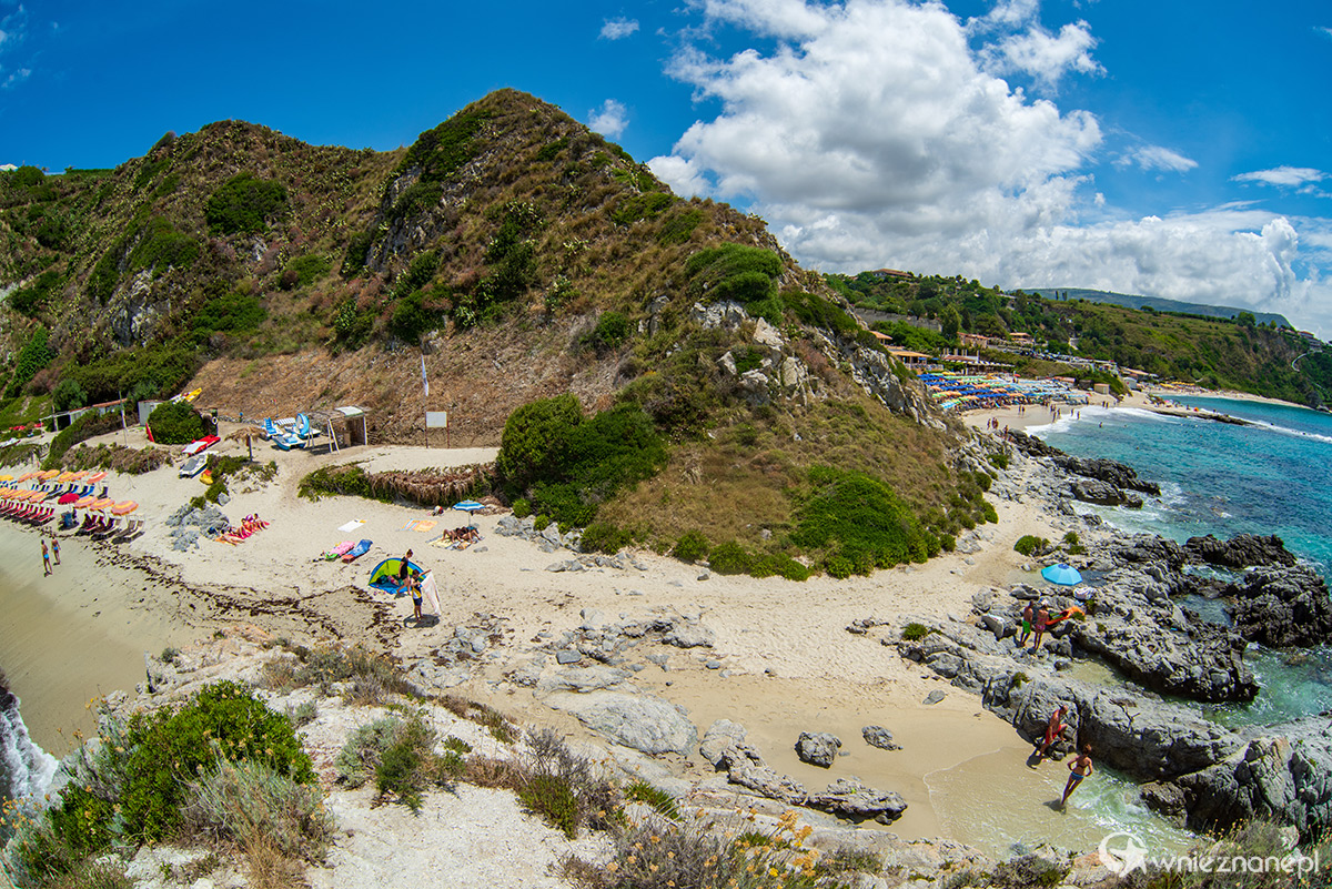 Kalabria. Wspaniałe górzyste wybrzeże Capo Vaticano. - foto: wnieznane.pl