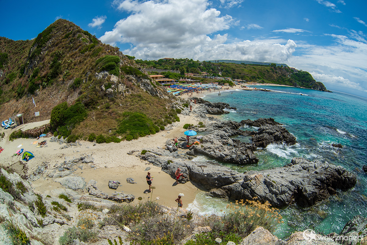 Kalabria. Wspaniałe górzyste wybrzeże Capo Vaticano. - foto: wnieznane.pl
