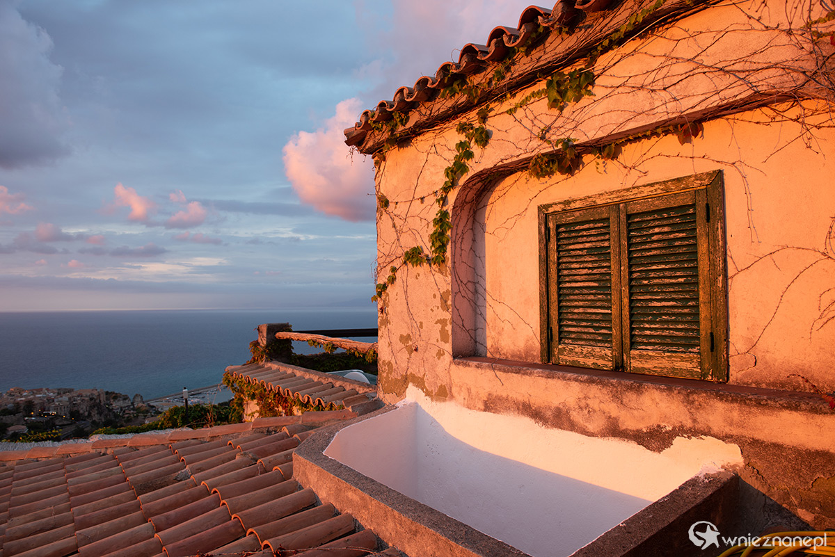 Kalabria. Malowniczy zachód słońca w Tropei. - foto: wnieznane.pl