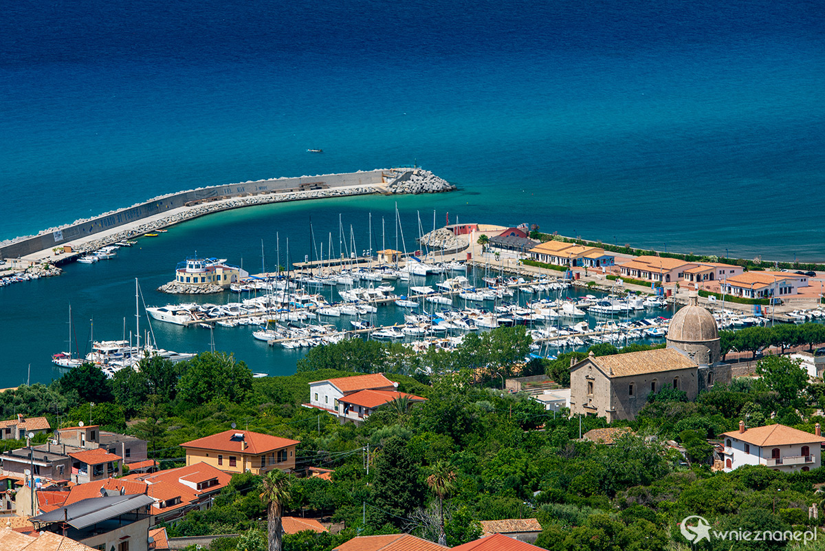 Kalabria. Widok z góry na słynną miejscowość Tropea. - foto: wnieznane.pl