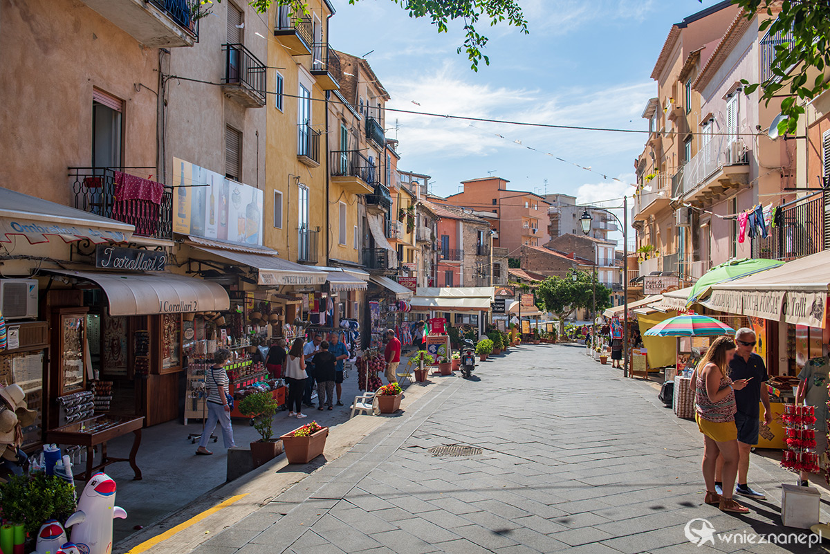 Kalabria. Malownicze centrum Tropei. - foto: wnieznane.pl