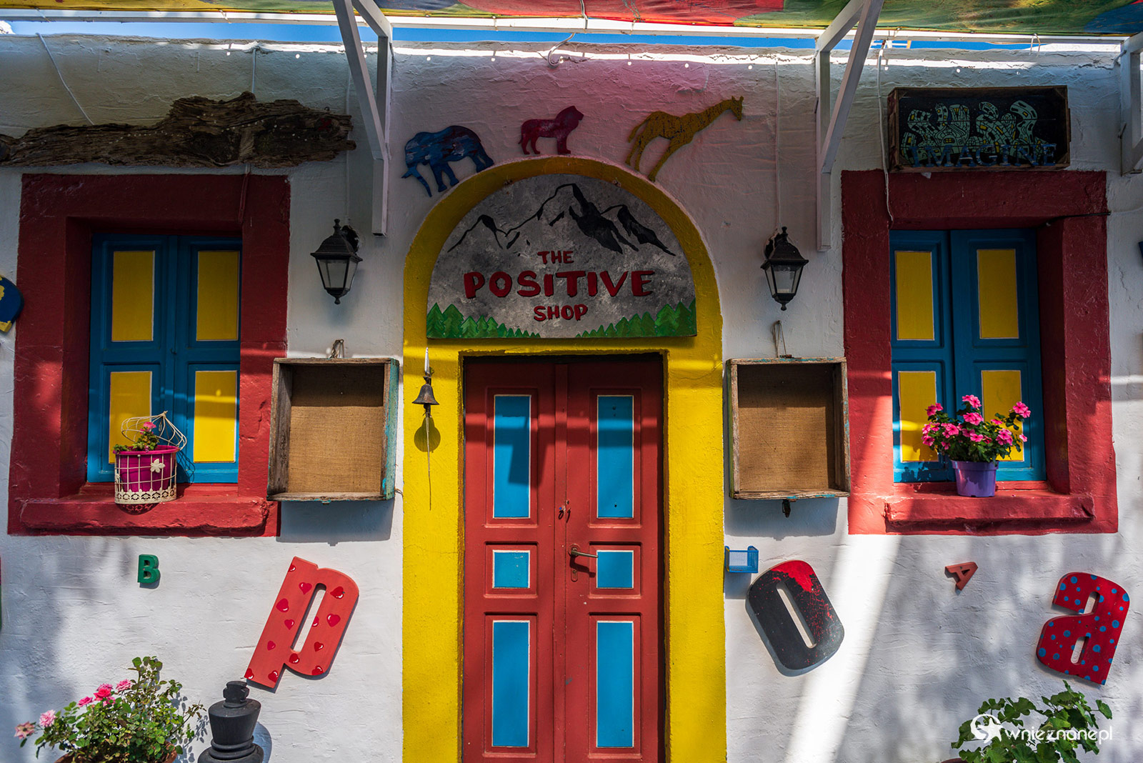 Kos. Malownicza, górska wioska Zia. - foto: wnieznane.pl Kos. Malownicza, górska wioska Zia. - foto: wnieznane.pl