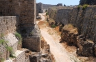 Wyspa Rodos. Fortyfikacje obronne w stolicy wyspy Rodos. - foto: wnieznane.pl