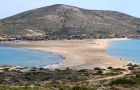 Południowy koniec wyspy Rodos. Przylądek Prasonisi i ogromna piaszczysta plaża. Z lewej Morze Egejskie, z prawej - Morze Śródziemne. - foto: wnieznane.pl