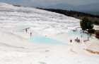 Jeden z cudów natury - wpisane na listę światowego dziedzictwa UNESCO Pamukkale. - foto: wnieznane.pl