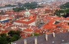 Panorama Pragi widziana z wieży Katedry Św. Wita, Wacława i Wojciecha na Hradczanach. - foto: wnieznane.pl