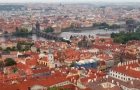 Panorama Pragi widziana z wieży Katedry Św. Wita, Wacława i Wojciecha na Hradczanach. - foto: wnieznane.pl