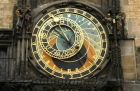 Słynny zegar astronomiczny Orloj na ratuszu staromiejskim. - foto: wnieznane.pl