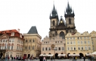 Na głównym rynku Starego Miasta w Pradze. - foto: wnieznane.pl