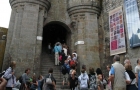 Francja. Wejście do klasztoru na Mont Saint-Michel. - foto: wnieznane.pl
