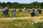 Bretania. Słynne megality w miejscowości Carnac. - foto: wnieznane.pl