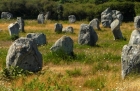 Bretania. Słynne megality w miejscowości Carnac.  - foto: wnieznane.pl