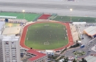Gibraltar. Widok z Upper Rock na boiska sportowe, pas startowy lotniska i zatokę. - foto: wnieznane.pl
