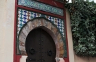 Hiszpania, Granada. Charakterystyczne dla regionu drzwi. - foto: wnieznane.pl