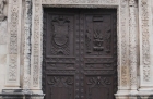 Hiszpania. Piękne zdobione drzwi - stare miasto w Sevilli. - foto: wnieznane.pl