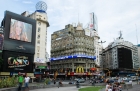 Buenos Aires. El Obelisco. Wielkie koncerny dotarły również w okolice El Obelisco. - foto: wnieznane.pl